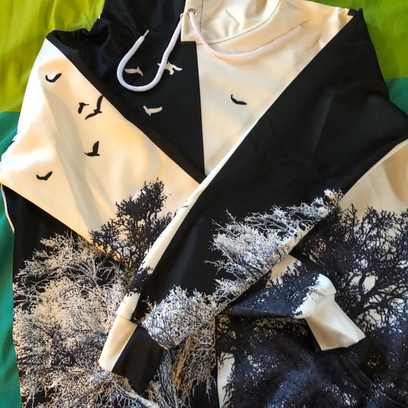 Black and white hoodie - Picture 3 of 4